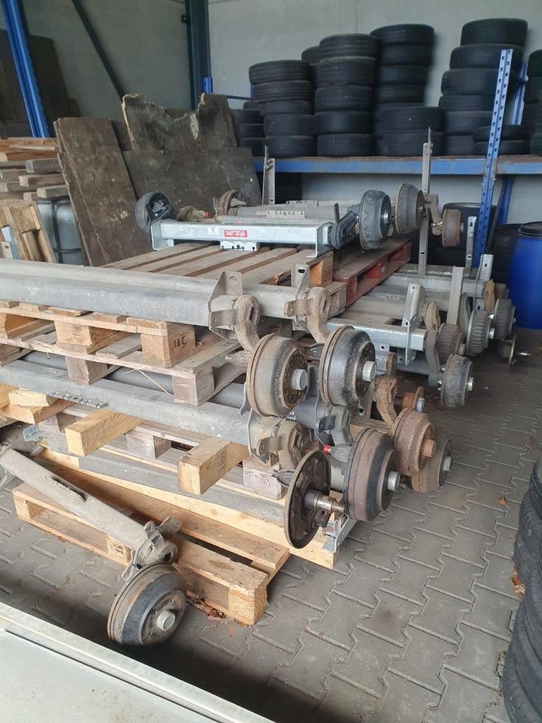 Jong gebruikte geremde aanhangerassen patmaat 80 tot 190, Ophalen of Verzenden, Zo goed als nieuw