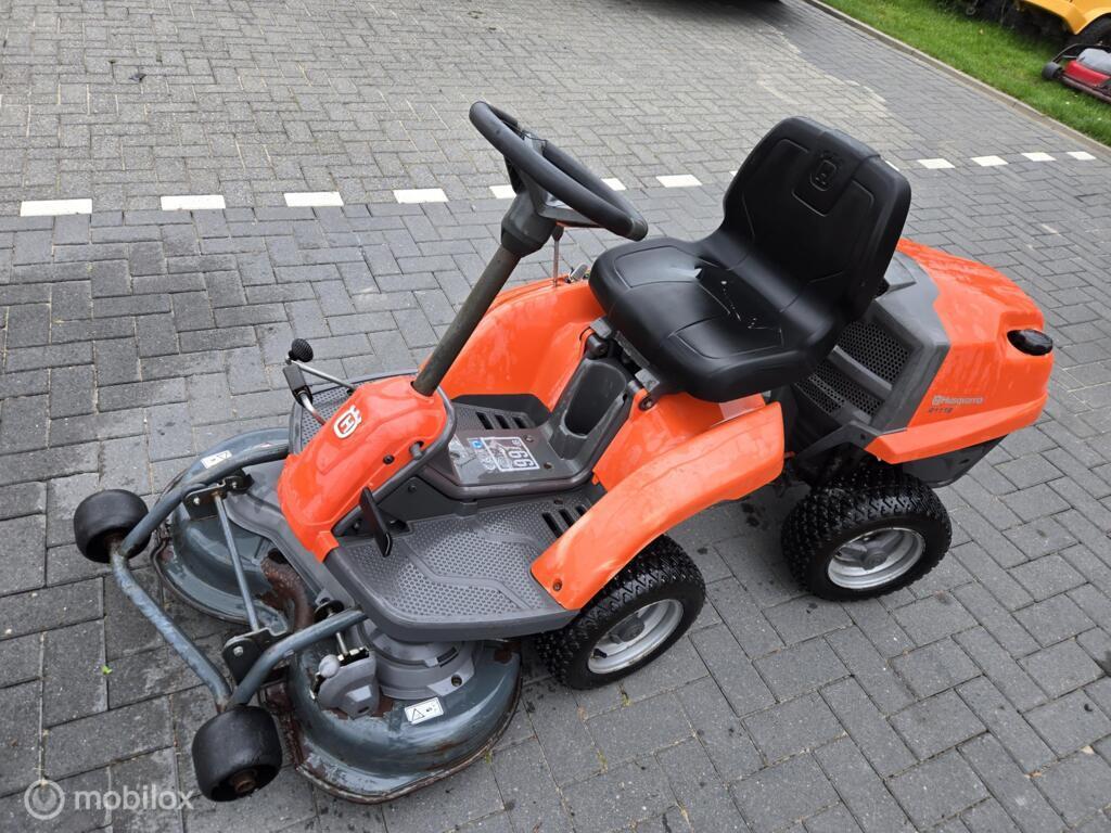 Zitmaaier husqvarna   2e Paasdag zijn wij geopend, Tuin en Terras, Zitmaaiers, Verzenden, Zo goed als nieuw, Opvangbak