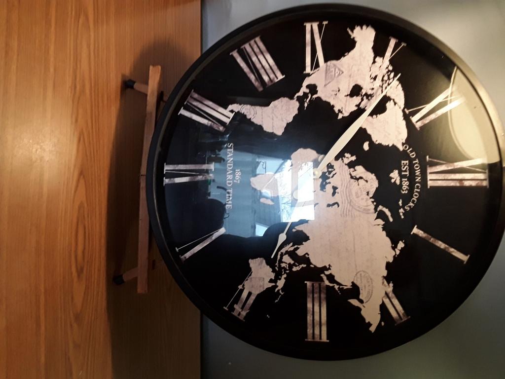 Grote wandklok diameter 56 cm, Ophalen of Verzenden, Wandklok