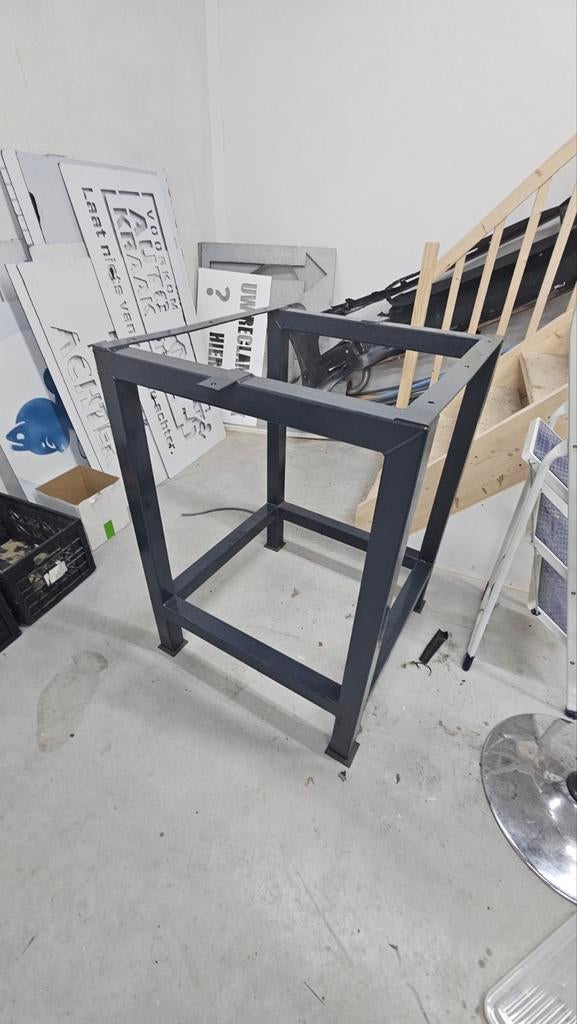 Stalen Onderstel voor Bar - hoogte:106,3cm  75,5cm x 85,3cm, Ophalen, Gebruikt