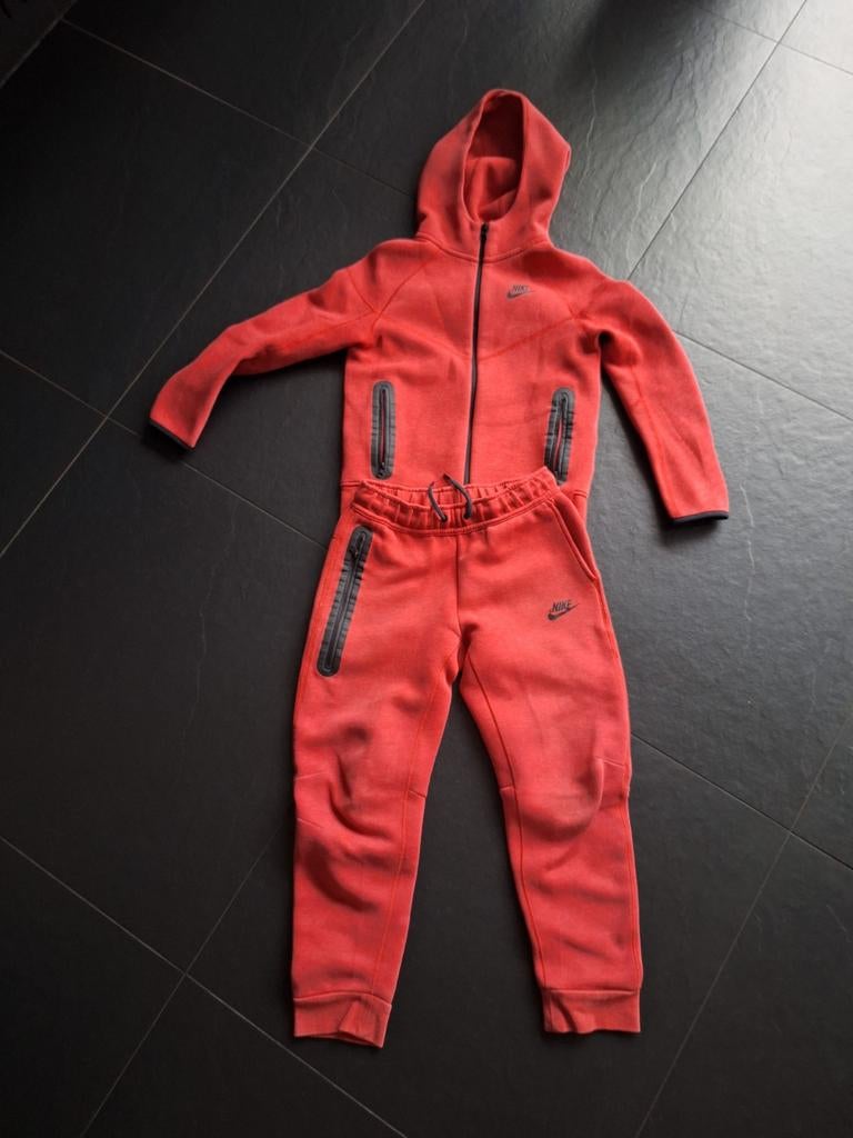Nike tech trainingspak maat M 137/146, Ophalen, Zo goed als nieuw, Jongen of Meisje, Sport- of Zwemkleding