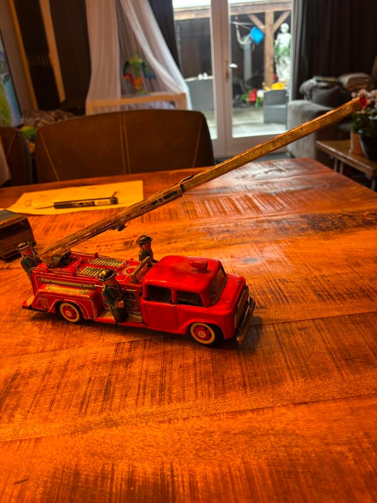 Blikken brandweerauto, Ophalen