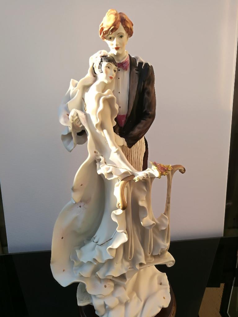 A.Balcari Bruid en bruidegom op balkon beeldje 407F, Antiek en Kunst, Ophalen of Verzenden