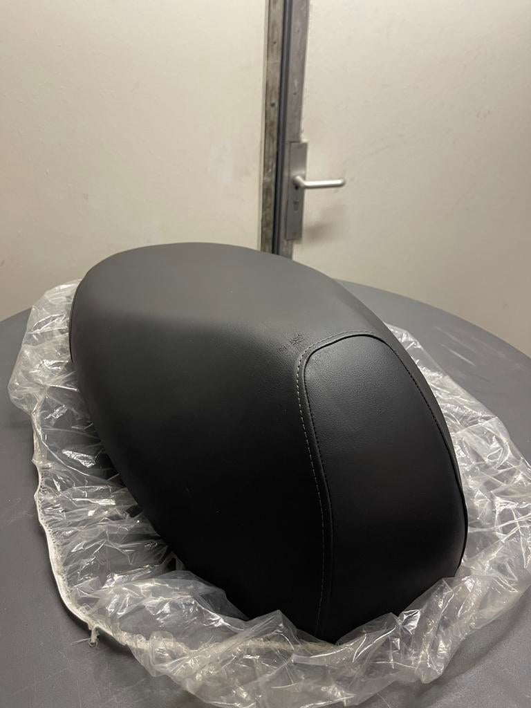Nieuw Scooter Zadel / Buddyseat. Model Onbekend, Fietsen en Brommers, Brommeronderdelen | Scooters, Ophalen of Verzenden, Nieuw