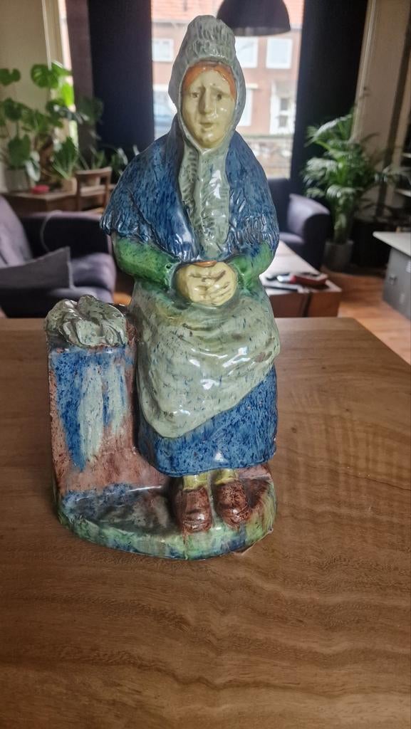 Beeld van dame Vlaams aardewerk vintage, Antiek en Kunst, Ophalen of Verzenden