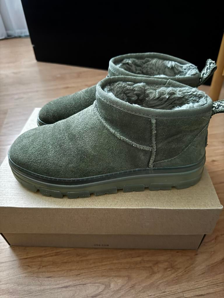 Te koop z g a n Ugg, Lage of Enkellaarzen, Ophalen of Verzenden, Zo goed als nieuw, Groen