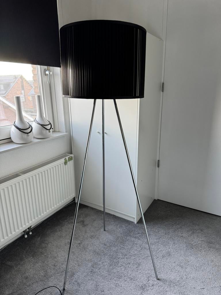 Staande lamp zilver zwarte kap, Ophalen, Zo goed als nieuw, 150 tot 200 cm