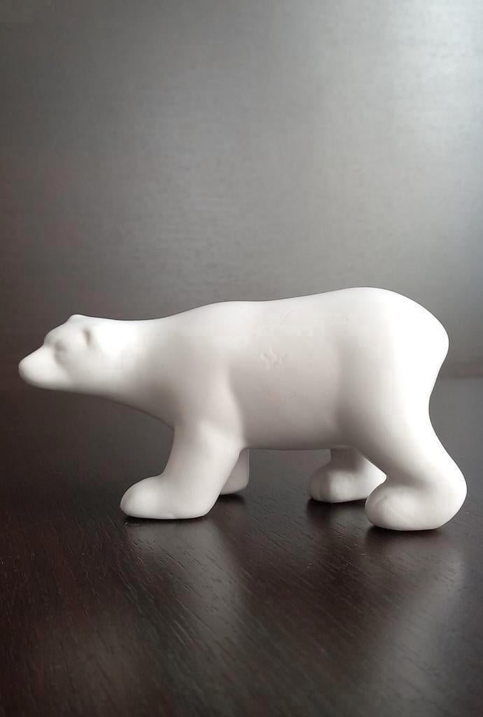 Sculptuur Kleine ijsbeer porseleinen ijsbeer beeldje, Antiek en Kunst, Ophalen of Verzenden