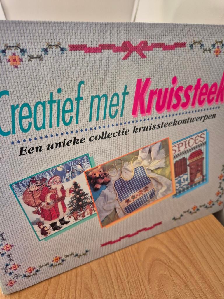 Kruissteek Creatief Borduren - Inspiratie en Patronen, Boeken, Onbekend, Ophalen of Verzenden, Zo goed als nieuw, Borduren en Naaien
