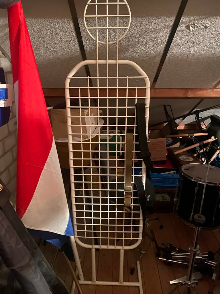 Metalen paspop rek met gaas, Ophalen, Met plank(en), Gebruikt, 100 tot 150 cm