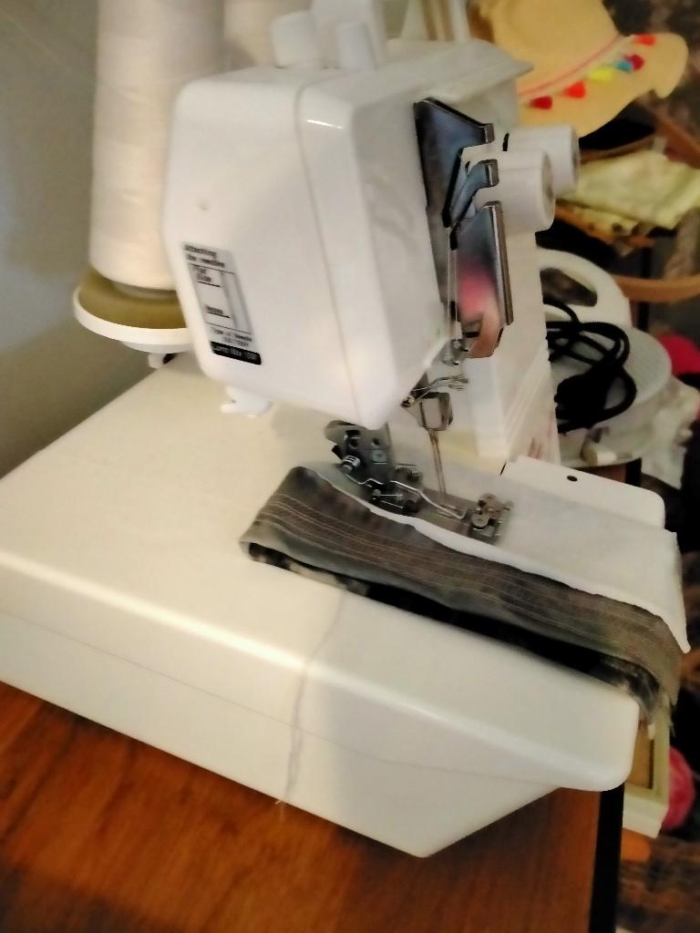 Bernina cover lock machine, FUNLOCK 009DCC. als nieuw, Ophalen of Verzenden, Zo goed als nieuw, Lockmachine, Bernina