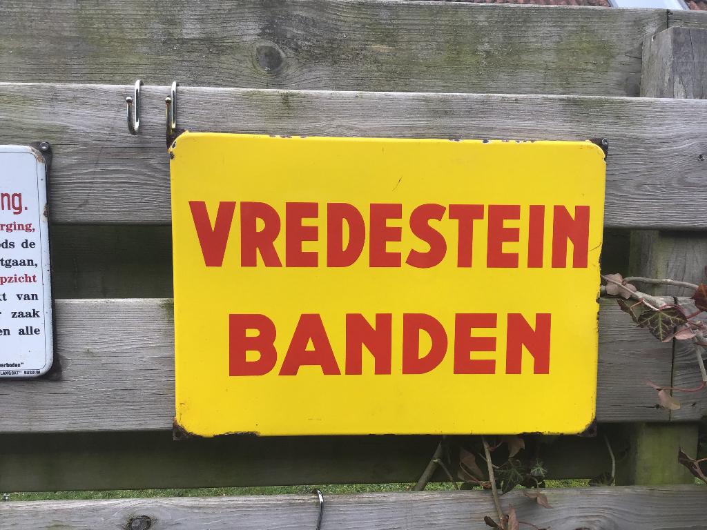 Vredestein Banden emaillebord, Ophalen, Gebruikt, Reclamebord