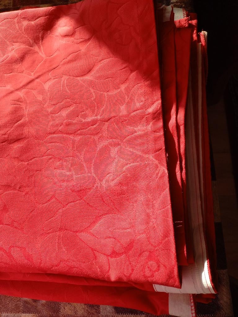 Rode gordijnen met ingeweven rozen, 100 tot 150 cm, 200 cm of meer, Nieuw, Ophalen of Verzenden