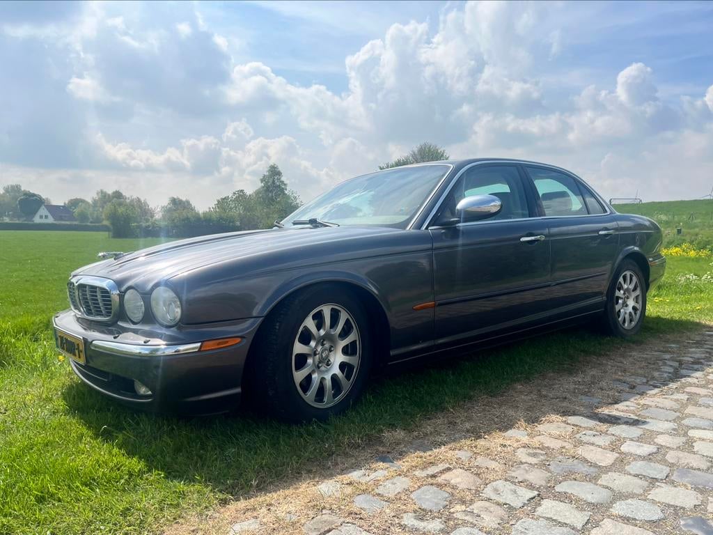 Jaguar XJ 3.5 V8 aut 2004 Grijs, Auto's, Automaat, Achterwielaandrijving, 258 pk, Parkeersensor