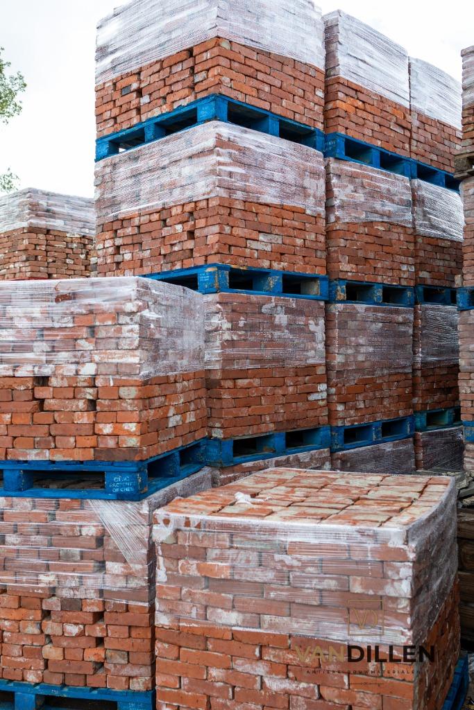 Gladde antieke oude gronings rode steen ca 21.5x5.5 235M2