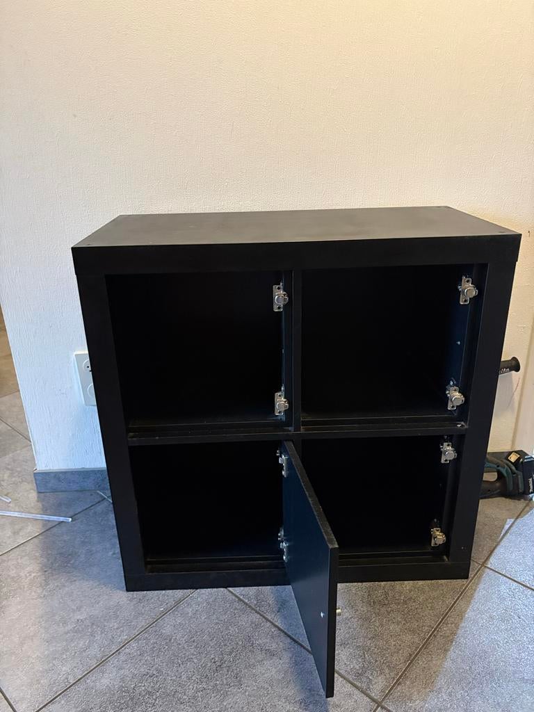 Zwarte IKEA Kallax kast 4x4 met 1 deurtje, Ophalen, Kunststof, Gebruikt, 150 tot 200 cm