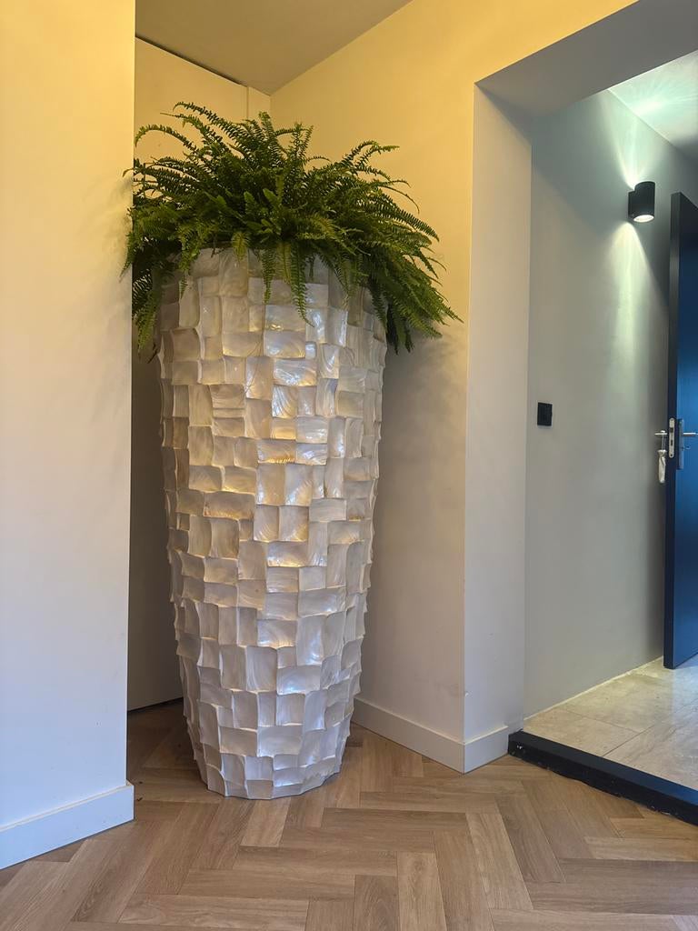 Hoge witte bloempot xxl gemaakt van echte shelpen!, Tuin en Terras, Bloempotten, Kunststof, Gebruikt, 40 cm of meer, Binnen