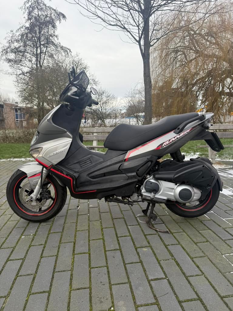 Gilera runner RST 125cc A1, Fietsen en Brommers, Scooters | Piaggio, Zo goed als nieuw, Overige modellen, Benzine, Ophalen of Verzenden