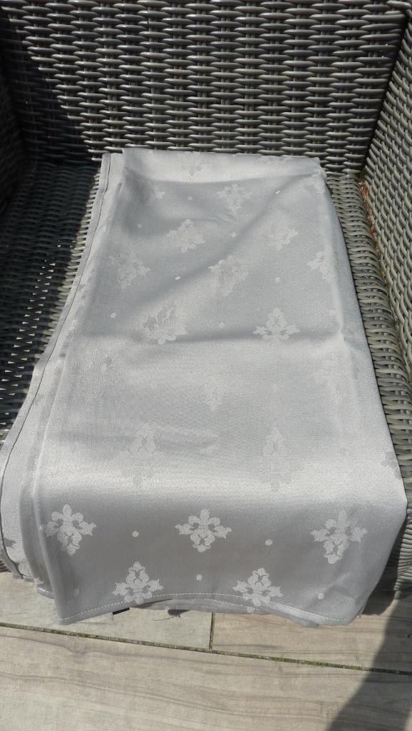 taupe tafelkleed, Ophalen of Verzenden, Zo goed als nieuw, Rechthoek, Binnen