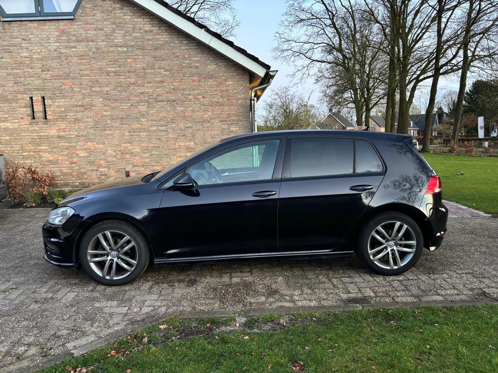 Volkswagen Golf 1.6 TDI R-line bluemotion, Auto's, 4 cilinders, Zwart, 1598 cc, Te koop