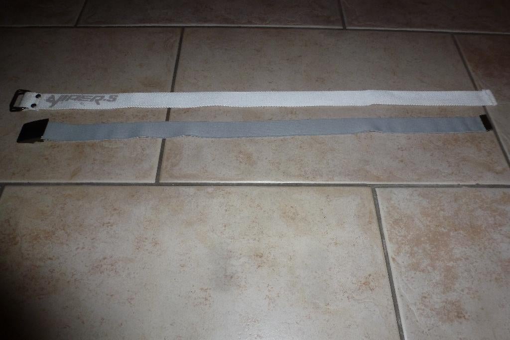 NIEUW 1 grijze en 1 witte leuke jongens riem 70 cm en 75 cm, Ophalen of Verzenden, Nieuw