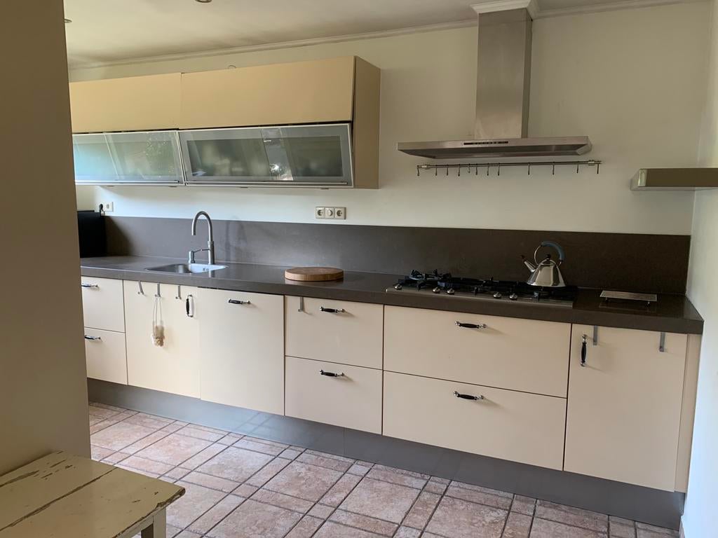 Enkelwandige keuken + aparte ombouwkast, Gebruikt, Enkelwandige keuken, Ophalen of Verzenden, Crème