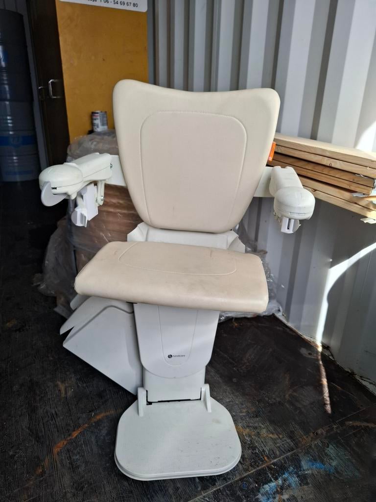 Handicare traplift 1100 uit 2022, Diversen, Trapliften, Ophalen, Zo goed als nieuw, Recht