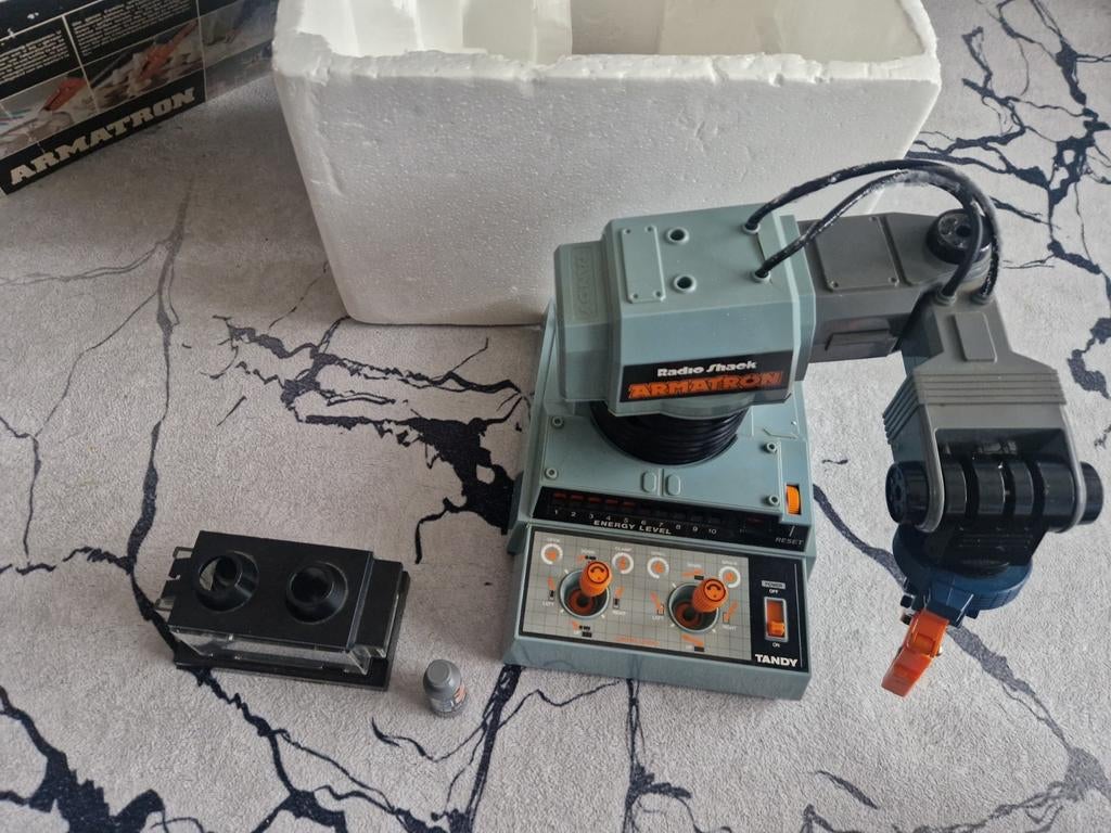 Armatron radio shack, Ophalen of Verzenden