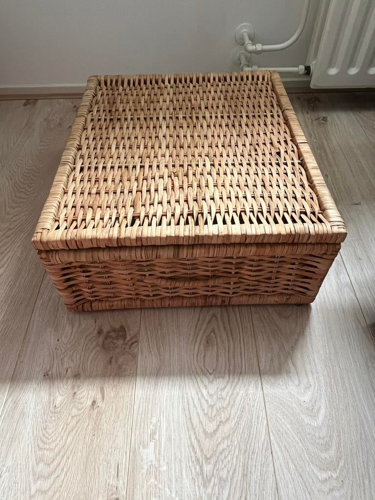 Twee rieten manden met deksel ikea, Ophalen, Zo goed als nieuw, 50 tot 100 cm, Minder dan 50 cm