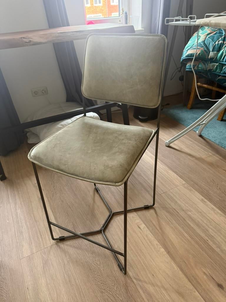 Bartafel met 2 verschillende barstoelen, Ophalen, 60 tot 90 cm, Leer, Zo goed als nieuw