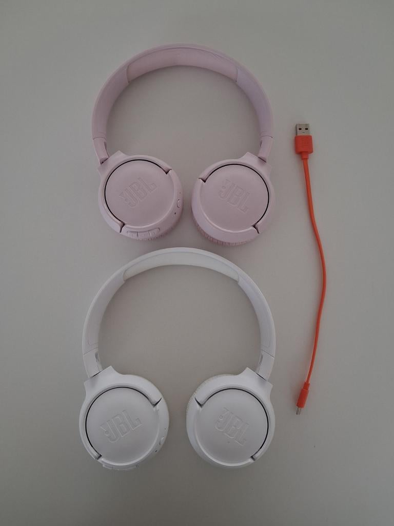 2x JBL Koptelefoon - Roze & Wit, Overige merken, Verzenden, Op oor (supra aural), Zo goed als nieuw