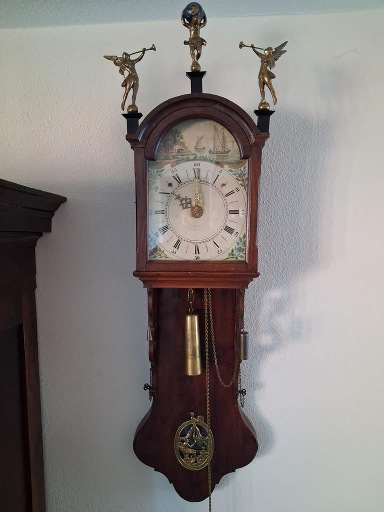 Antieke Friese staartklok, Ophalen