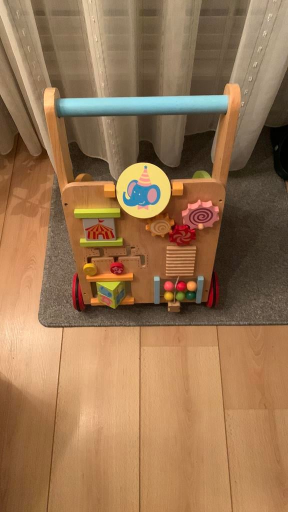 Loopwagen met speelviguur, Ophalen of Verzenden, Zo goed als nieuw, Duw- of Trekspeelgoed