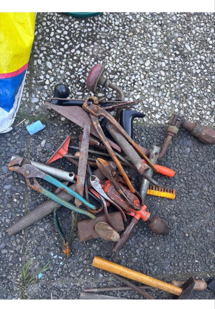 Diverse oude / antieke gereedschappen, Ophalen