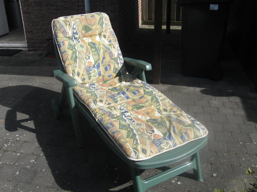Ligstoel + kussen, Ophalen, Zo goed als nieuw