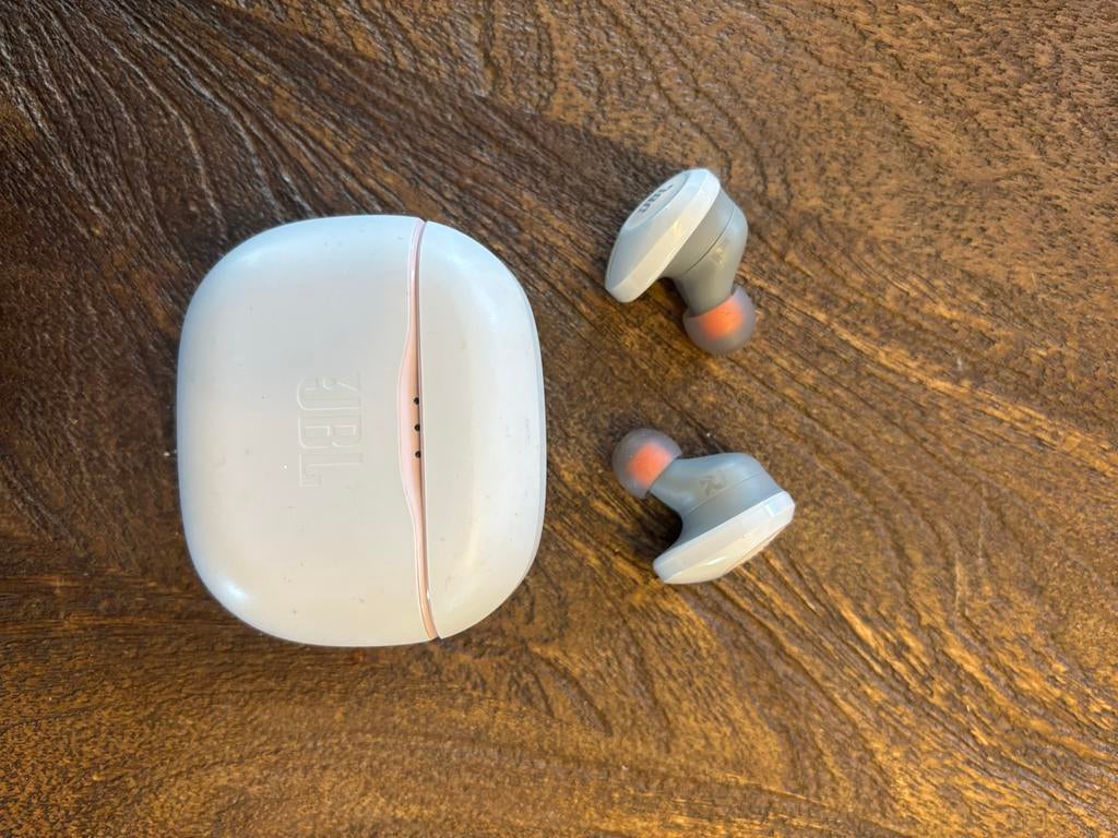 JBL oortjes met oplaadcase, Ophalen of Verzenden, Gebruikt, Draadloos