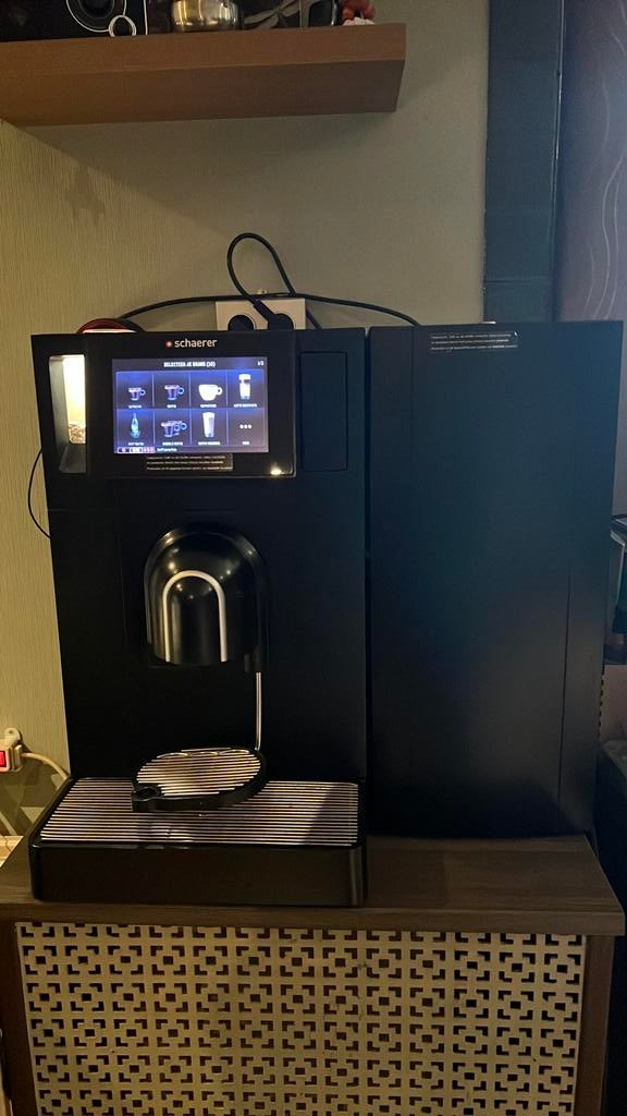 Professionele Schaerer koffiemachine met melkkoelkast, Witgoed en Apparatuur, Koffiezetapparaten, Ophalen, Gebruikt, 10 kopjes of meer