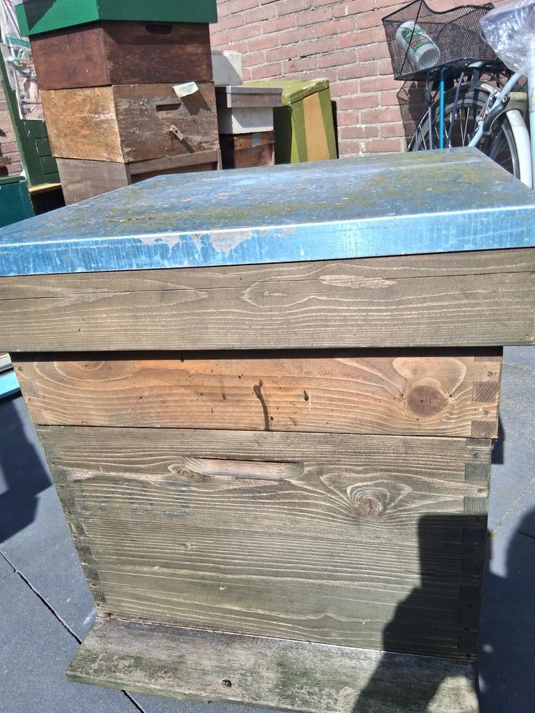 Bijenkast te koop ( 12 ramen dadant batt ), Ophalen of Verzenden