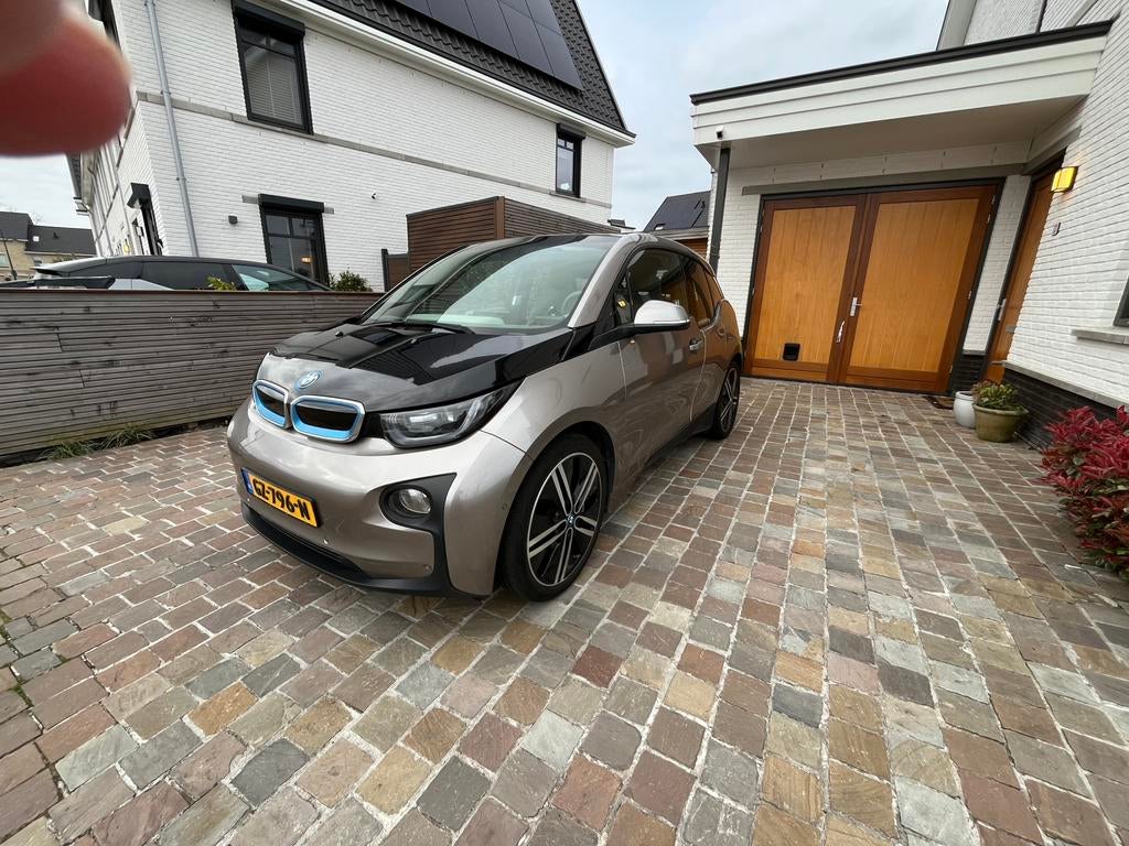 BMW I3 22 kWh 60Ah - SOH 85% - Warmtepomp - Panoramadak, Auto's, Automaat, Achterwielaandrijving, 4 stoelen, Origineel Nederlands