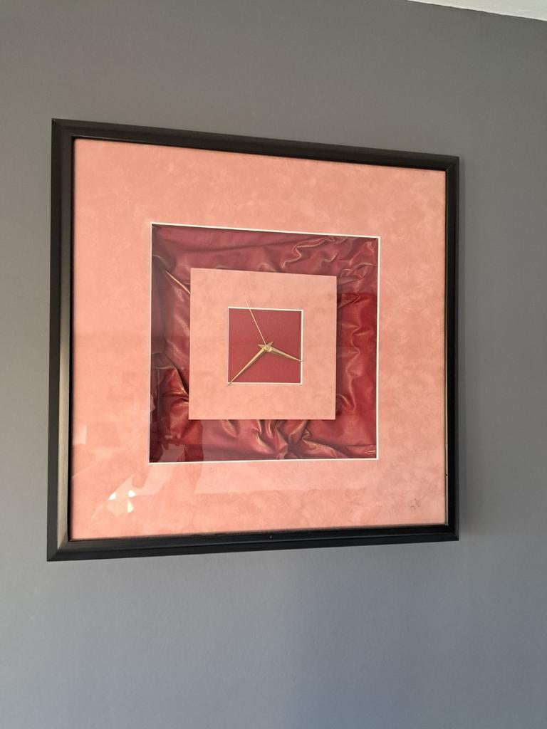 Mooie roze wandklok met zwarte lijst, Ophalen, Wandklok