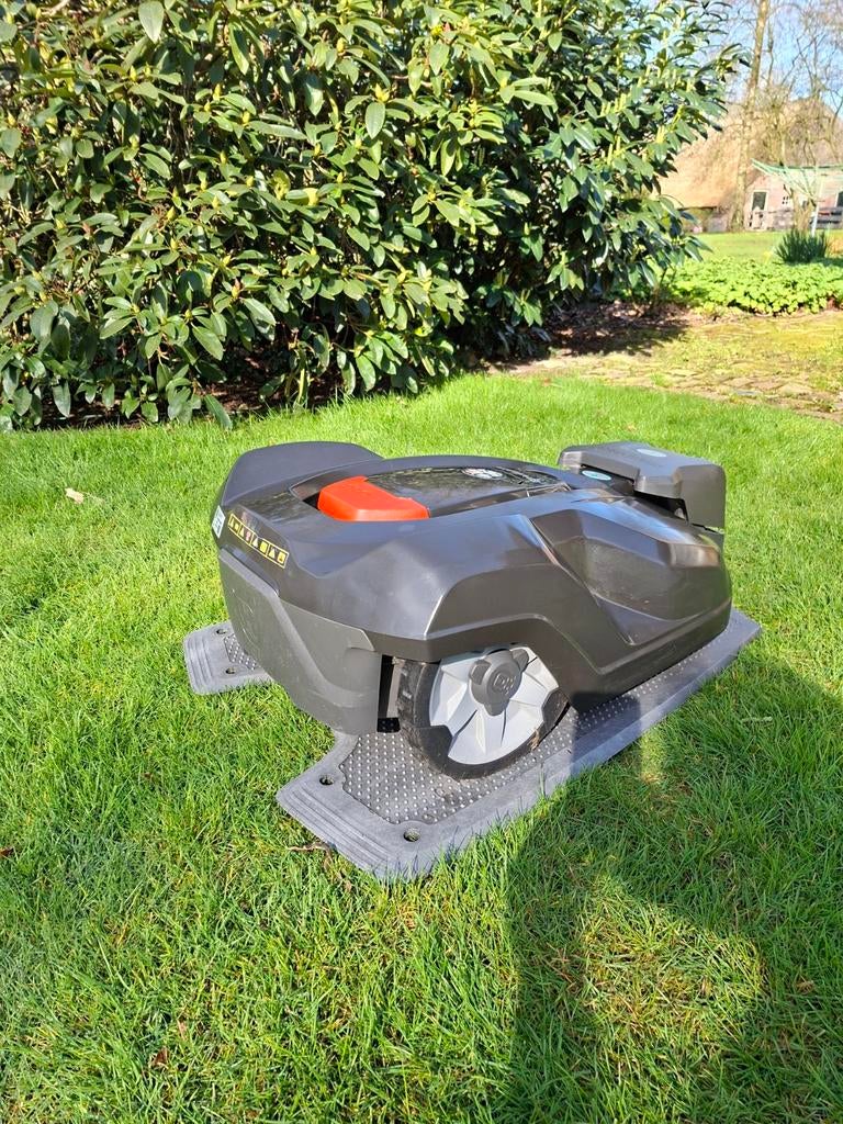 Husqvarna automower 420. Vraagprijs 390 euro., Ophalen, Gebruikt, Met regensensor, 20 tot 25 cm