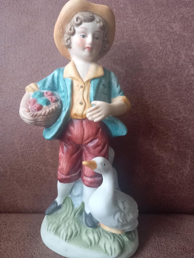 Vintage beeldje van jongen met gans, Ophalen of Verzenden