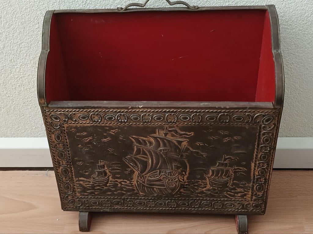 Antieke tijdschriften of krantenbak messing., Ophalen of Verzenden