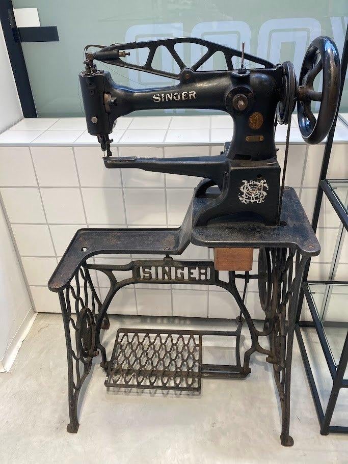 Antieke gietijzeren Singer 'Patcher' naaimachine, Ophalen