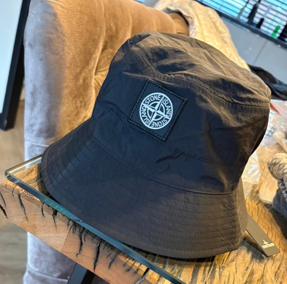Stone bucket hat, Ophalen of Verzenden, Zo goed als nieuw