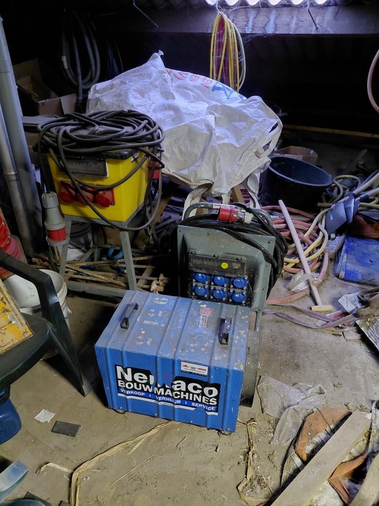 Te koop: Dakramen, MDF Platen en diverse machines, Ophalen, Gebruikt