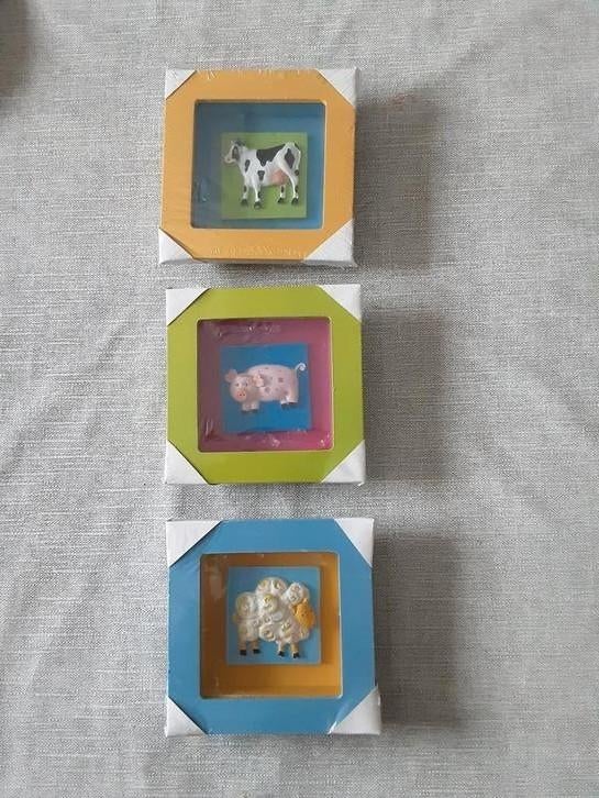 3 schilderijtjes baby- kinderkamer koe varken schaap, Ophalen of Verzenden, Nieuw, Wanddecoratie