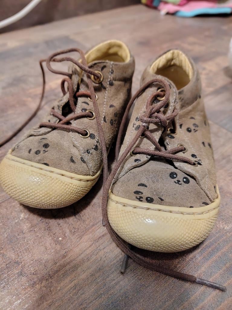 Naturino kinderschoenen maat 22 bruin met pandatjes, Kinderen en Baby's, Kinderkleding | Schoenen en Sokken, Gebruikt, Jongen of Meisje