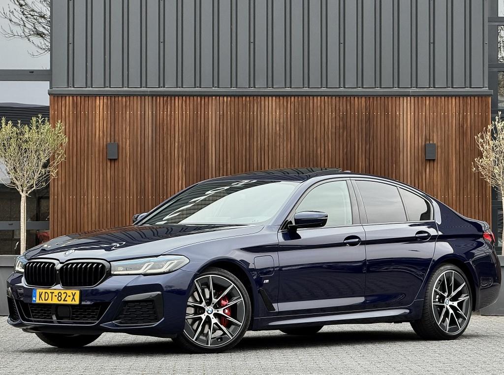 BMW 5 Serie 530e 292PK X-Drive M-Sport / Softclose / Individ, 1998 cc, 2000 kg, Blauw, Leder