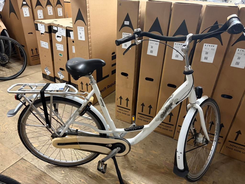 2 verschillende damesfietsen, Fietsen en Brommers, Fietsen | Dames | Damesfietsen, 56 cm of meer, Ophalen, Zo goed als nieuw, Overige merken